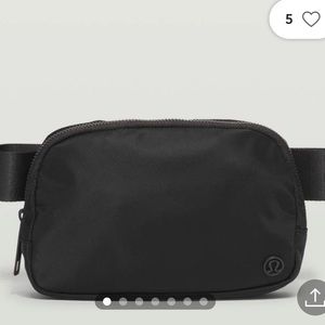 Everywhere Lululemon black belt bag